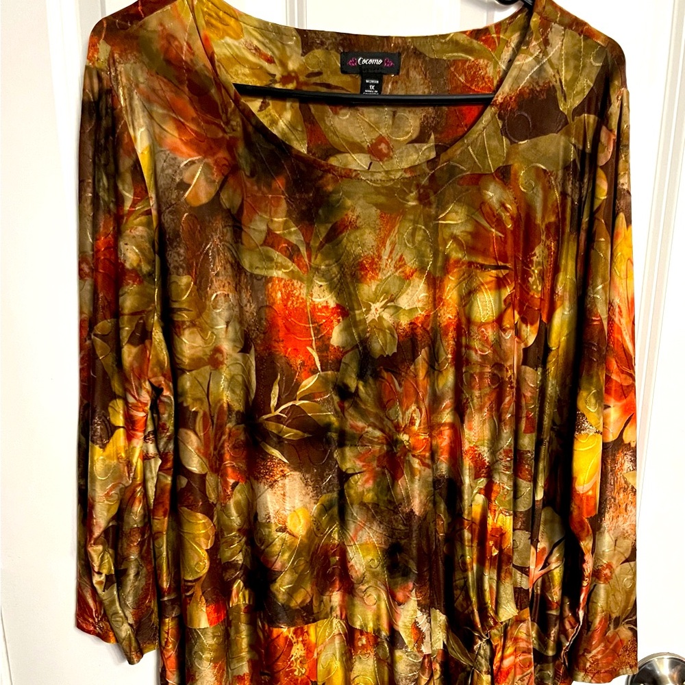 Women size 1X dress shirt.